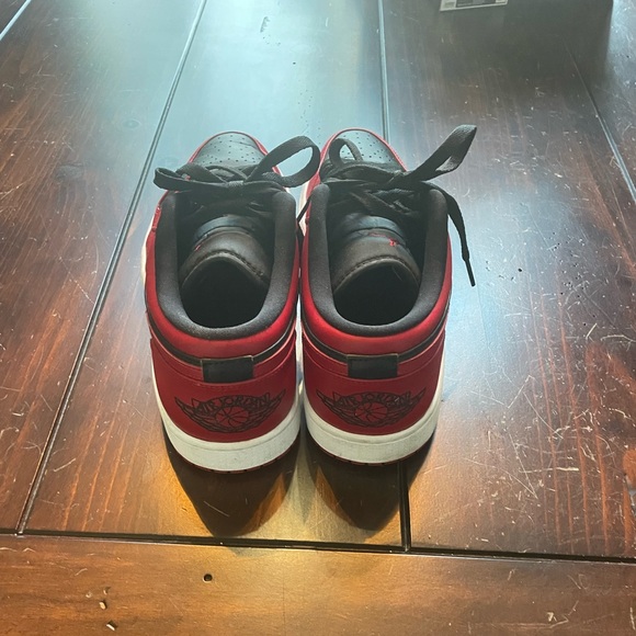 Nike Air Jordan 1 Low - Picture 2 of 4
